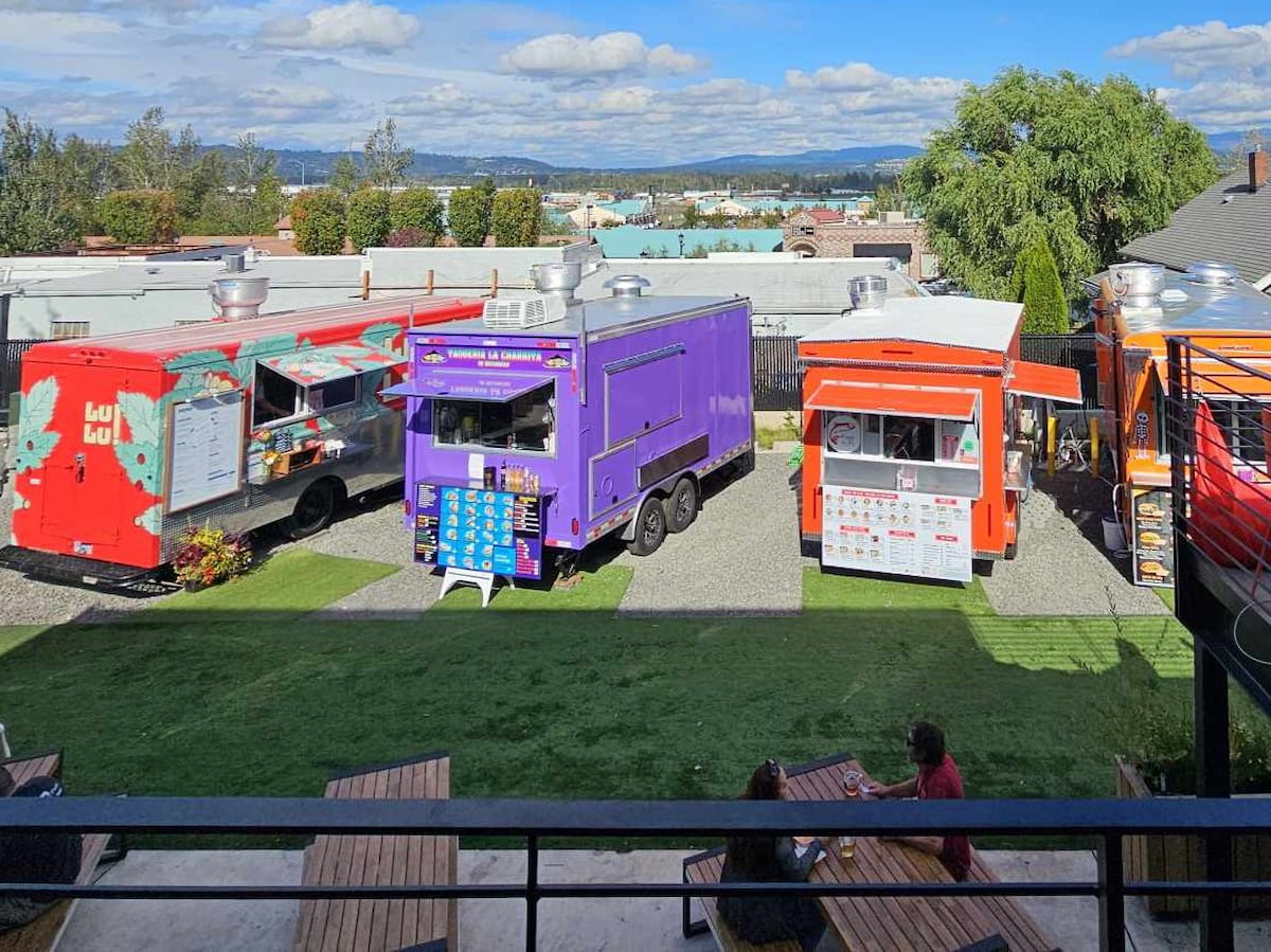 Food Carts next to Going Gaming in Troutdale Oregon